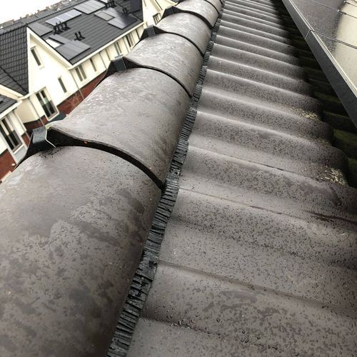 De diensten van dakspecialist in Hedel Nieuwe laag bitumen