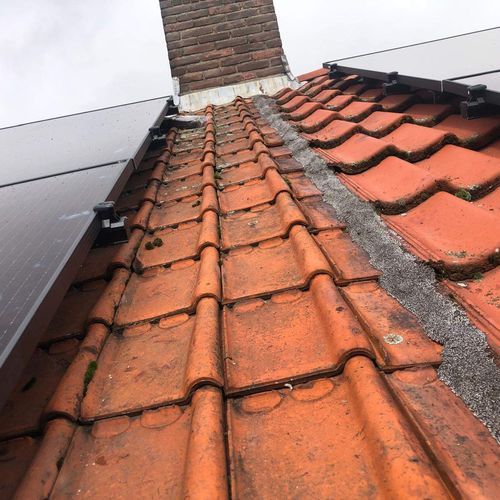 Hellend dak Hedel met oude dakpannen